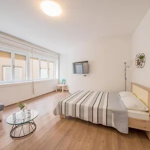 aurora-apartment-zadar.hotelinzadar.com/