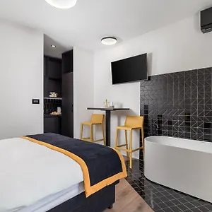  Apartment Artqart