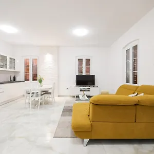 centar-md-luxury-apartment.hotelinzadar.com/